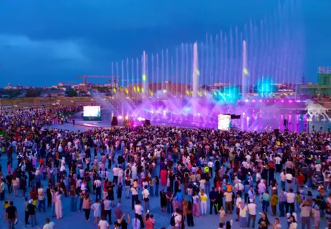 Более 20 000 человек посетили фестиваль Symphony of Water & Light в Royal Central Park