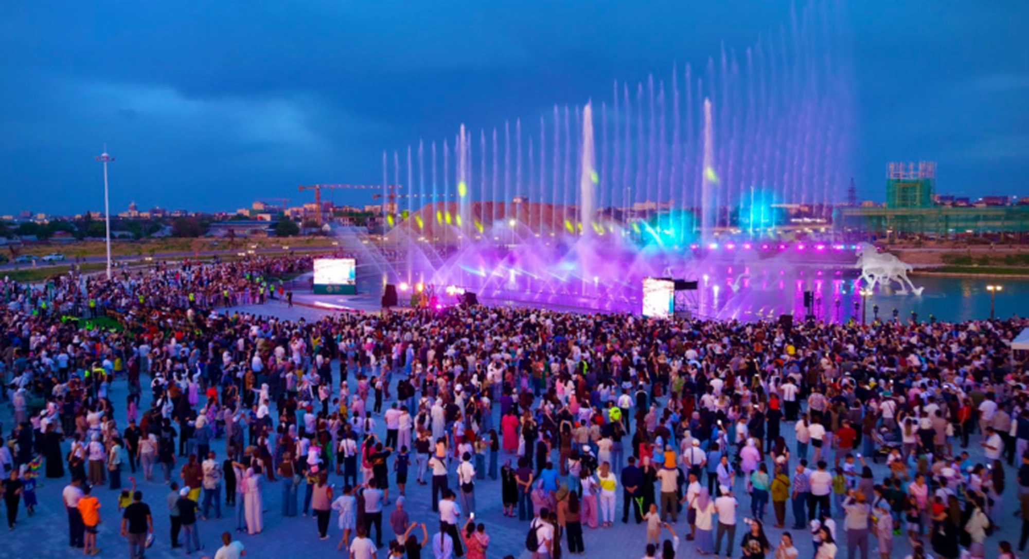 Более 20 000 человек посетили фестиваль Symphony of Water & Light в Royal Central Park